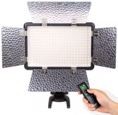 Осветитель светодиодный Godox LED308C II накамерный фото