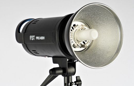 Вспышка студийная FST PRO-600H с рефлектором фото
